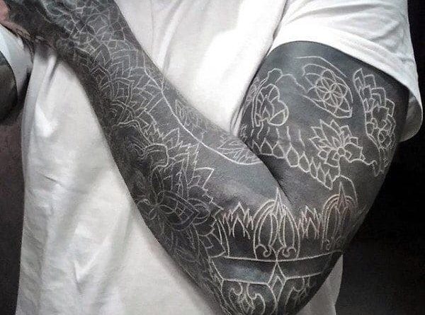 Белые татуировки: особенности нанесения тату из белого пигмента